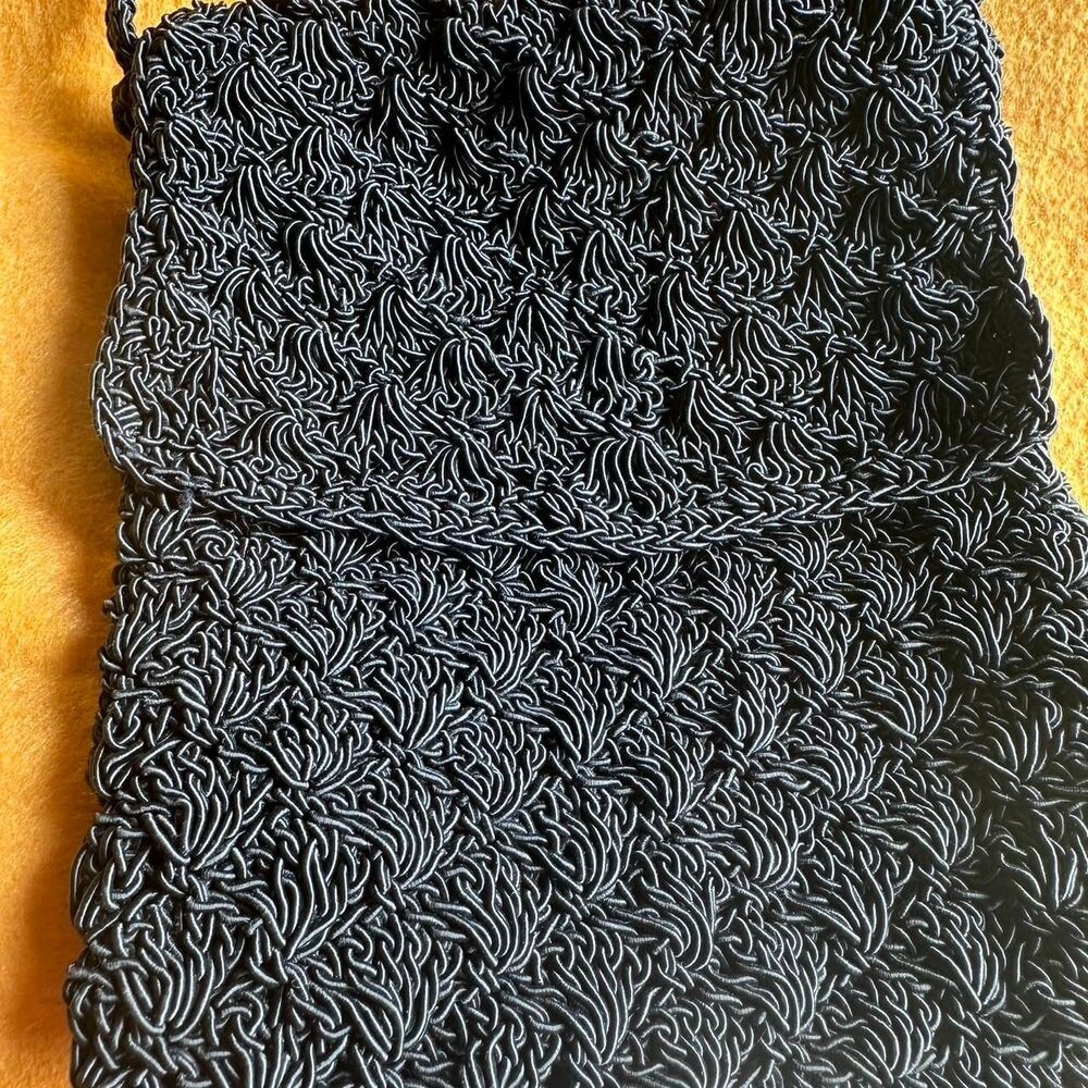Small Crocheted cross body bag- black - Picture 2 of 6